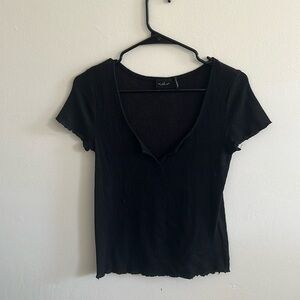 Urban Outfitters Women’s M Black V-Neck tee